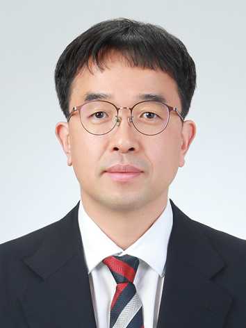 Assoc. Prof. Jong-Min Yeom 사진