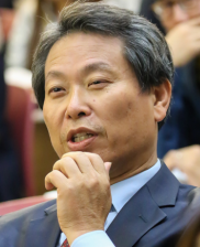 Prof. Emeritus Chang-Whan Oh 사진