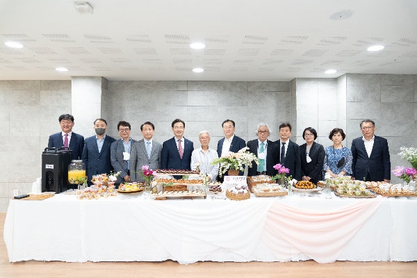 (재)김희경유럽정신문화장학재단 발전기금 기증식  대표이미지