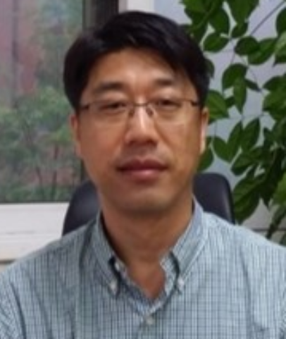 진 성 욱 교수님 사진