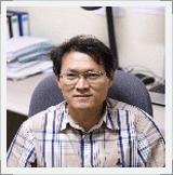 양 전 욱 교수님 사진