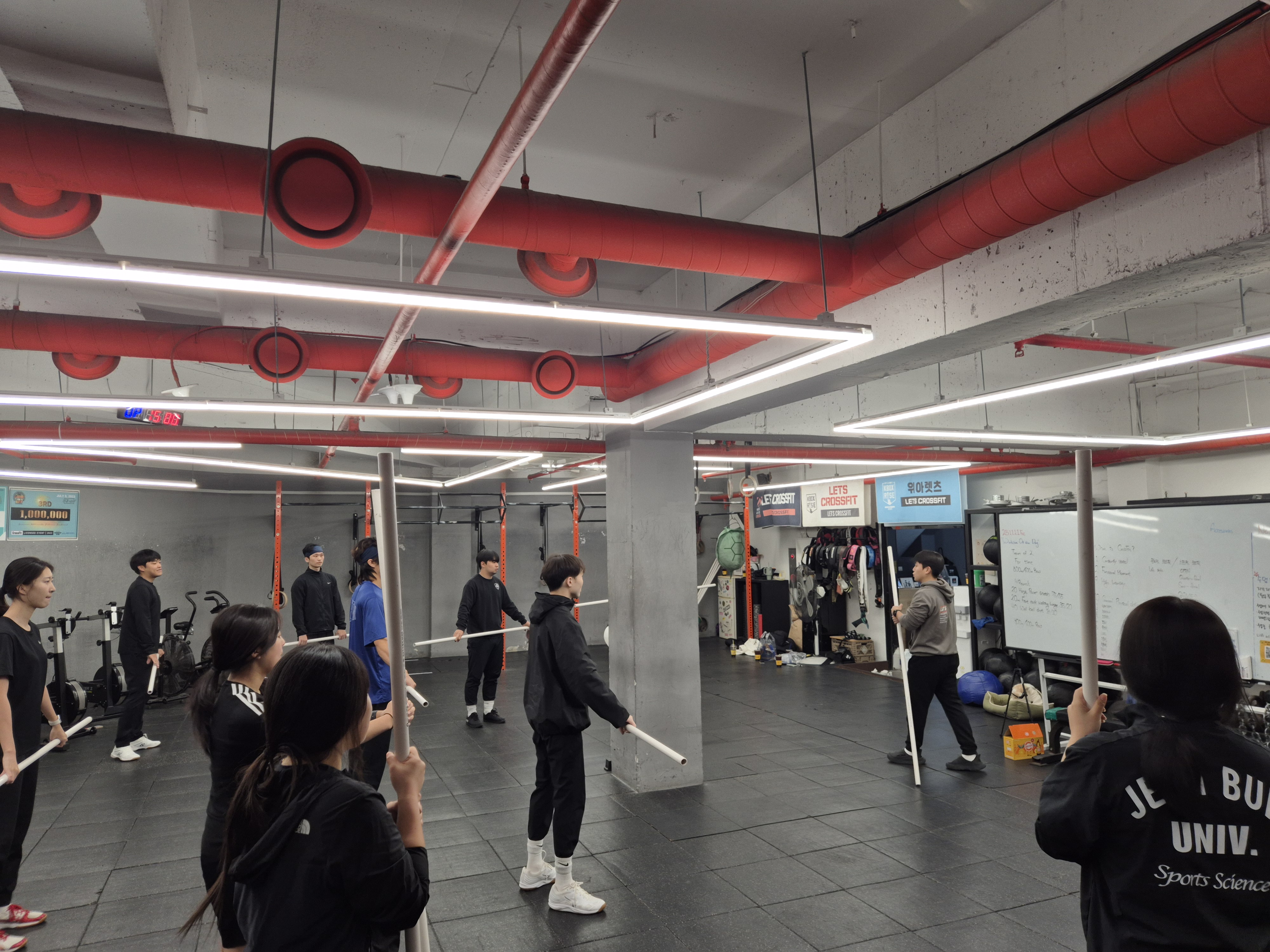 Introduction to CrossFit and Gym Tour with Alumnus Jae-Young Bae (Class of ’14) 1th attached image