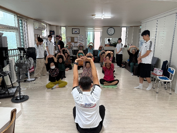 Department of Sports Science, Rehabilitation Division, Jeonbuk National University Sports Massage and Taping Volunteer Service at Geumam Senior Welfare Center, September 19, 2025 — Ongoing activities based on mutual cooperation with the senior welfare center Main Image