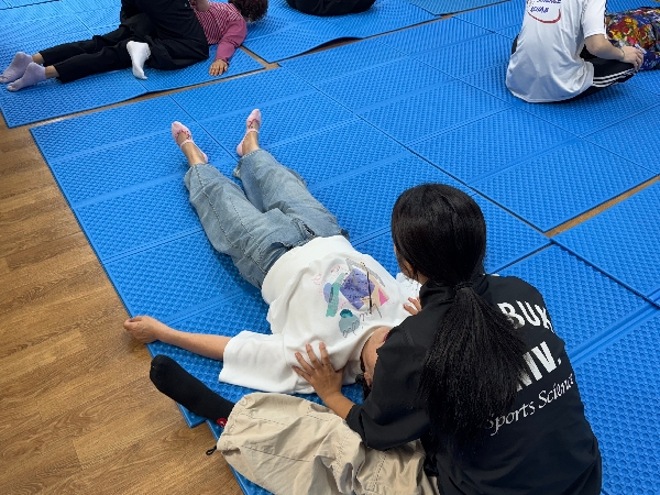 Sports Science and Rehabilitation Division Conducts Sports Massage and Taping Volunteer Service at Geumam Senior Welfare Center on October 16, 2025 — Expanding Community-Based Practical Education Opportunities Main Image