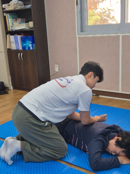 The Department of Sports Science and Rehabilitation at Chonbuk National University will provide sports massage and taping services at a welfare center on November 13, 2025. Main Image